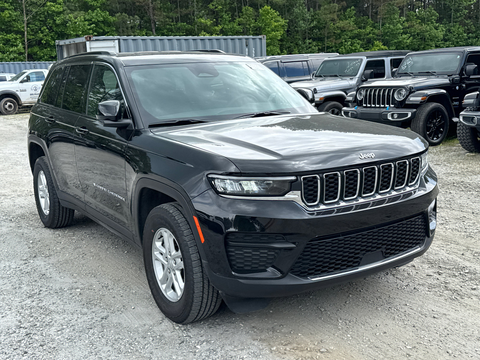 Used 2024 Jeep Grand Cherokee Laredo AWD/4WD image 5