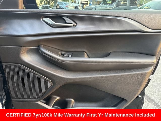 Used 2025 Jeep Grand Cherokee Altitude AWD/4WD image 9