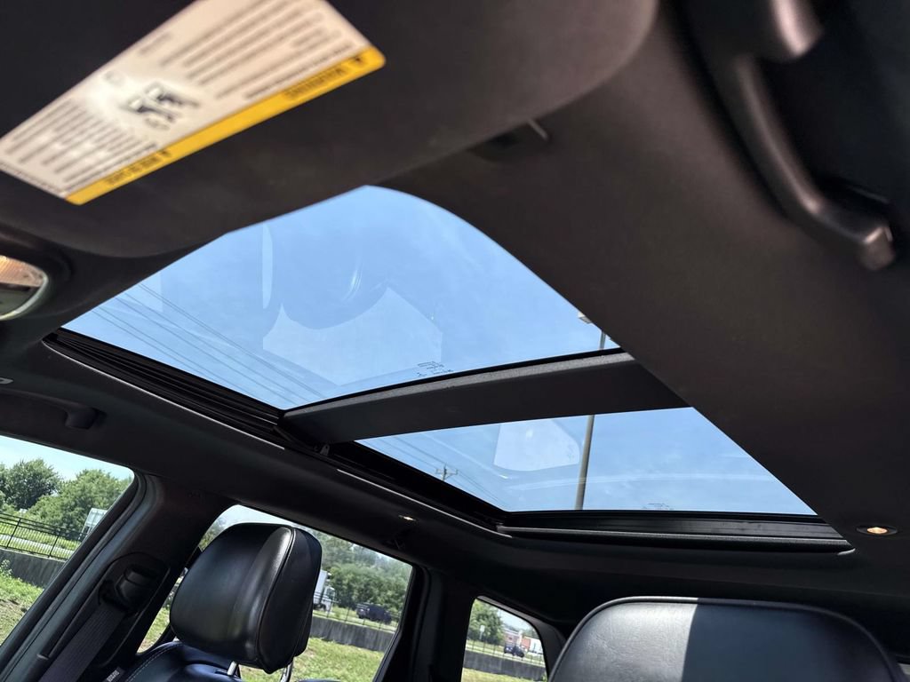 Used 2017 Jeep Grand Cherokee Overland AWD/4WD image 26