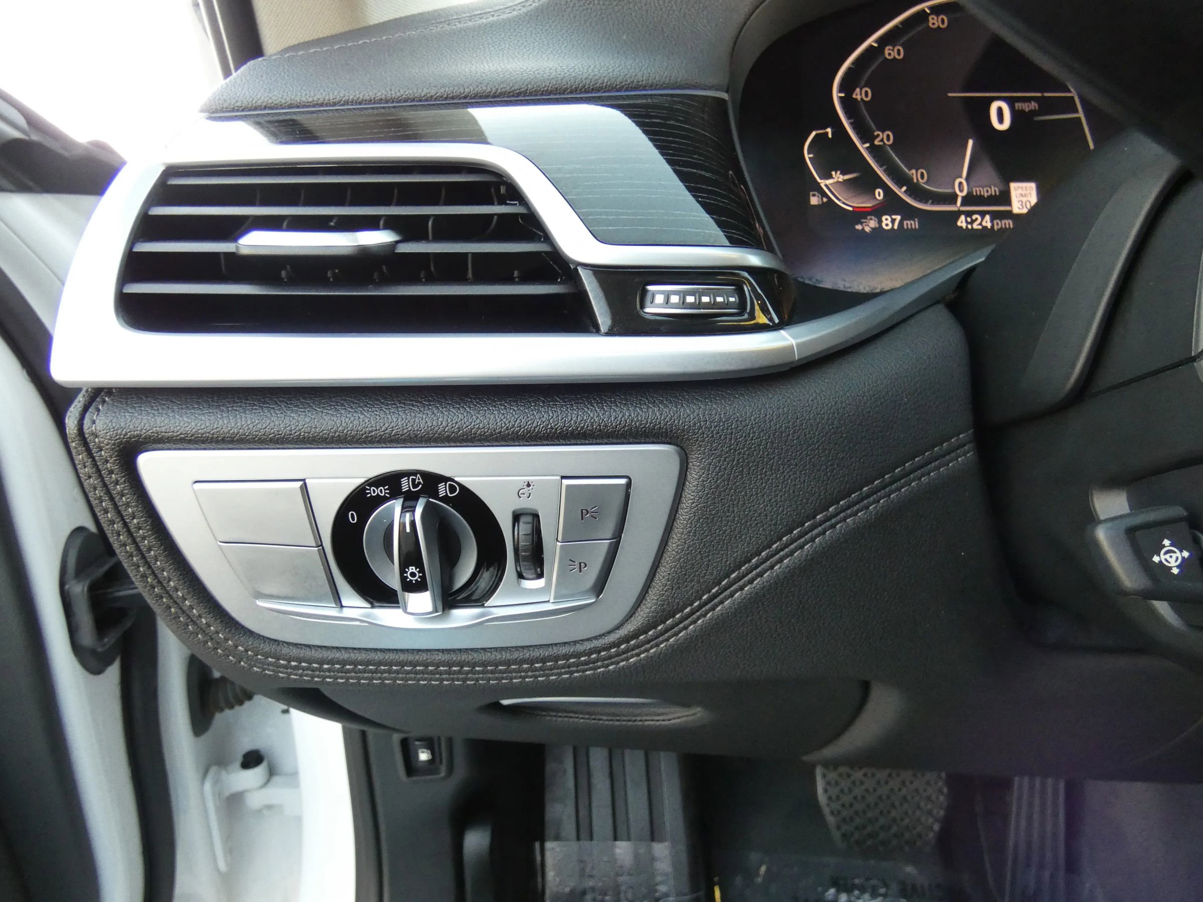 Used 2022 BMW 745e xDrive image 69