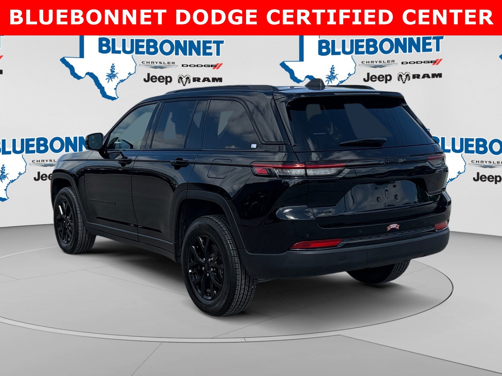 Used 2024 Jeep Grand Cherokee Altitude AWD/4WD image 7