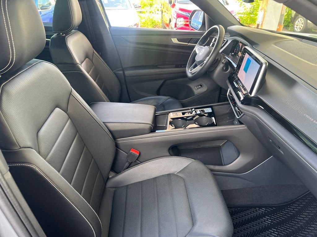 Used 2025 Volkswagen Atlas Cross Sport SEL R-Line AWD/4WD image 21