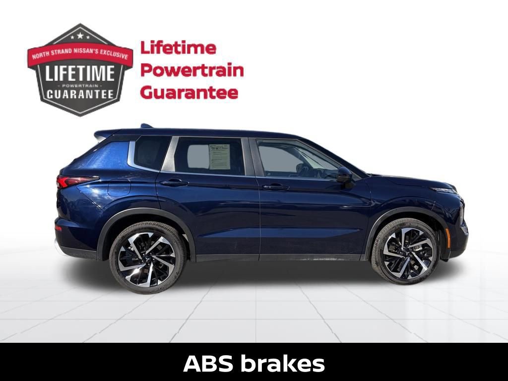 Used 2024 Mitsubishi Outlander SE image 9