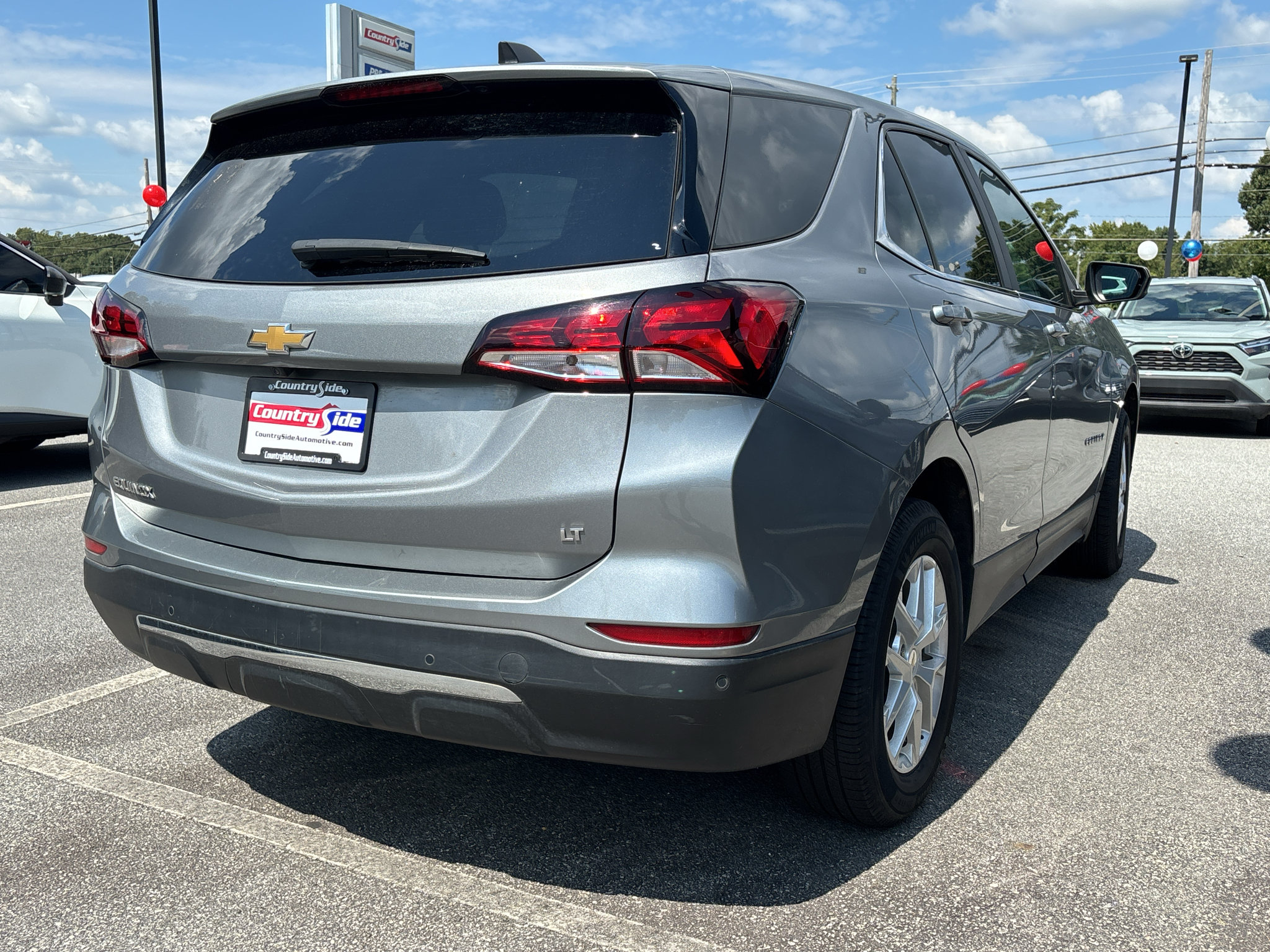 Used 2023 Chevrolet Equinox LT w/ Driver Convenience Package FWD image 4