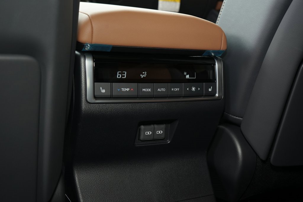 Used 2025 Lexus GX 550 image 17