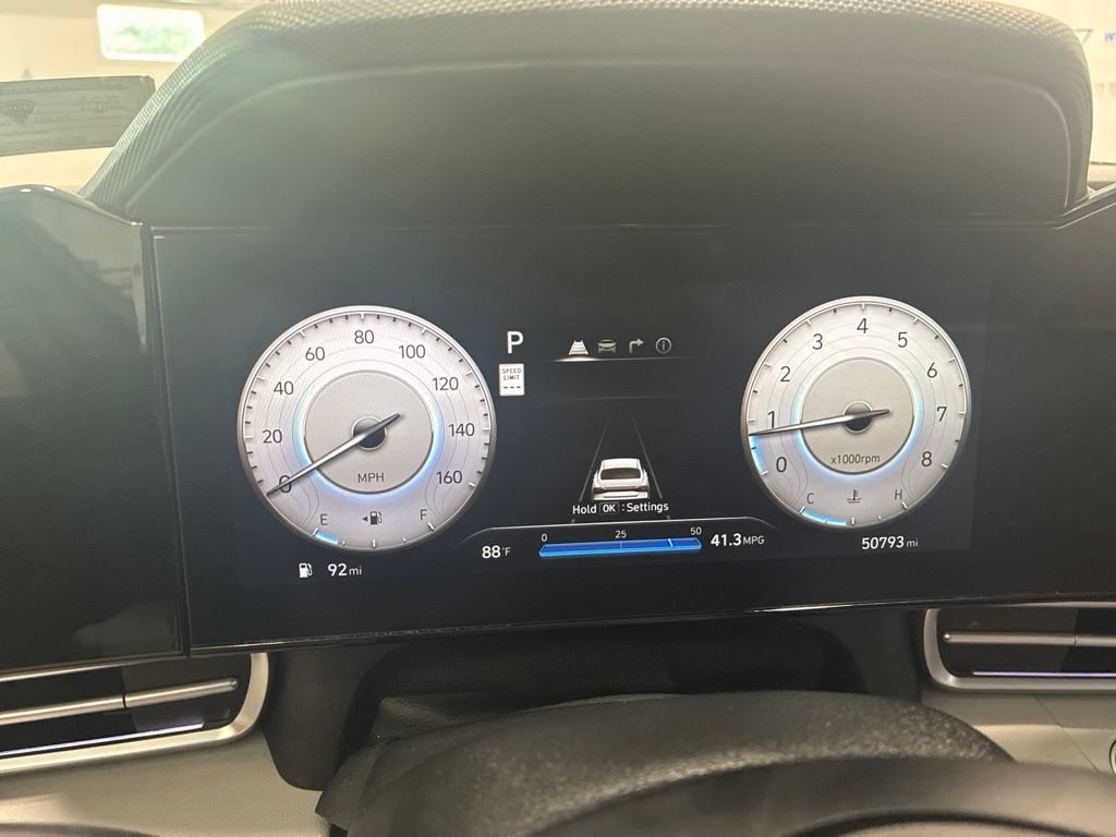 Used 2025 Hyundai Elantra Limited FWD image 16
