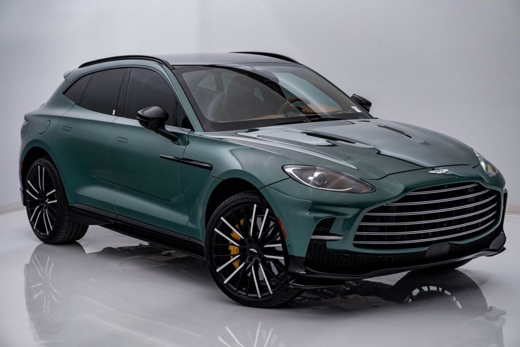 Used 2025 Aston Martin DBX 707 image 3
