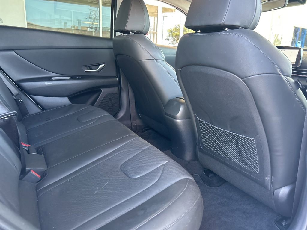 Used 2023 Hyundai Elantra Limited image 27