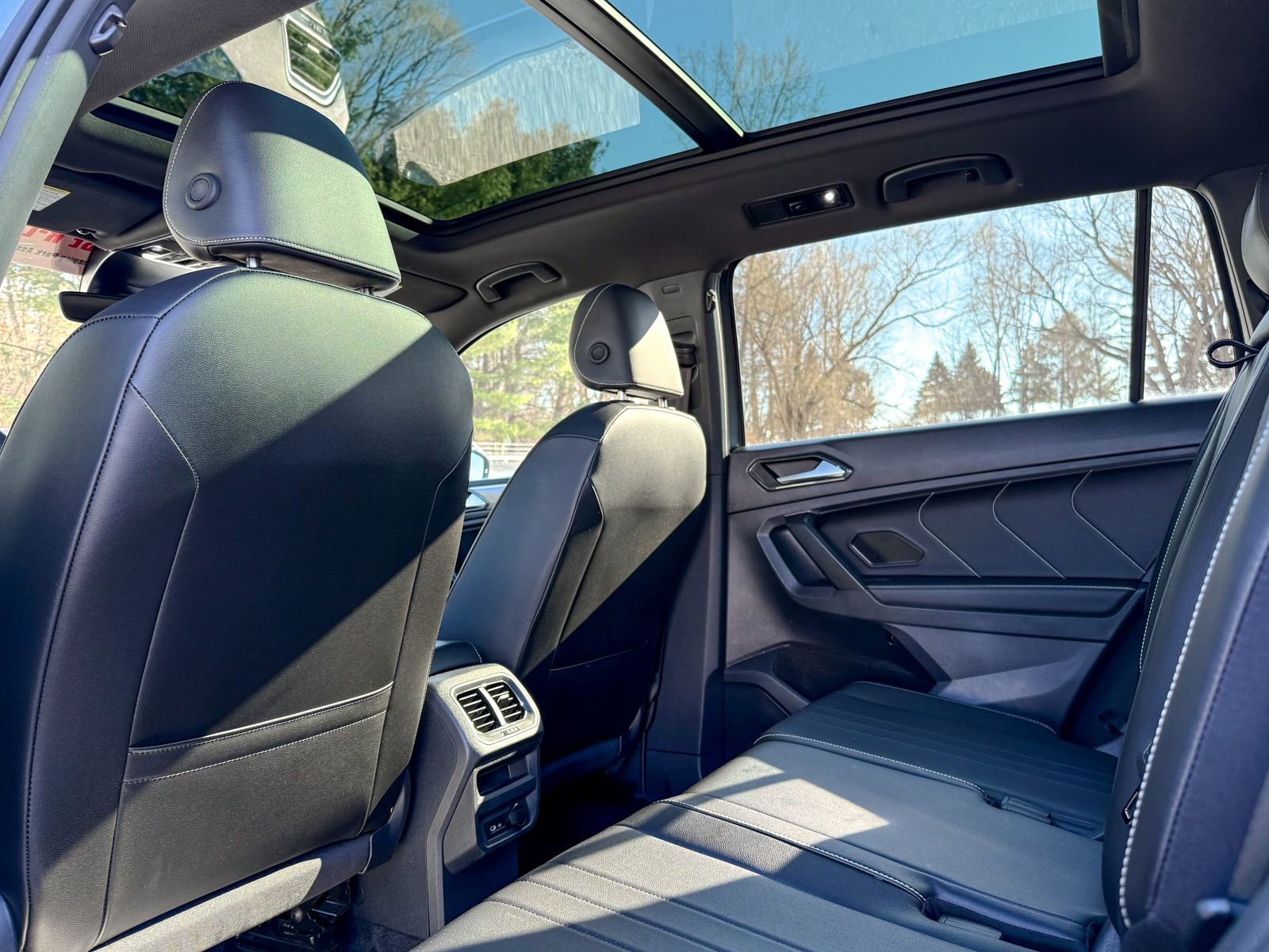 Used 2024 Volkswagen Tiguan SE R-Line image 33