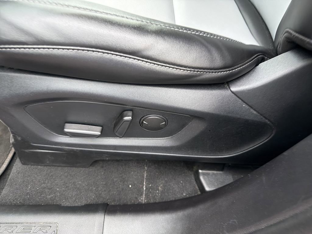 Used 2022 Ford Explorer XLT w/ Equipment Group 202A image 16