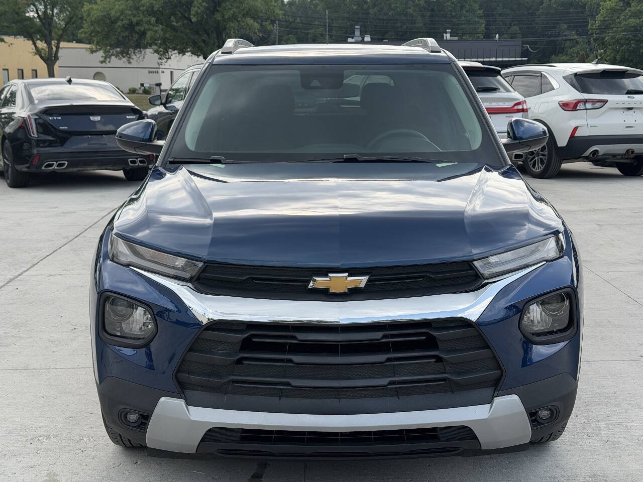Used 2021 Chevrolet TrailBlazer LT w/ Convenience Package FWD image 3