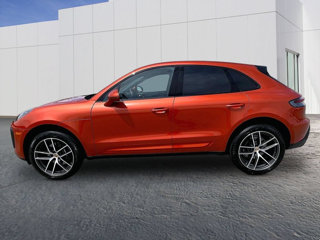 Certified 2025 Porsche Macan AWD/4WD image 2