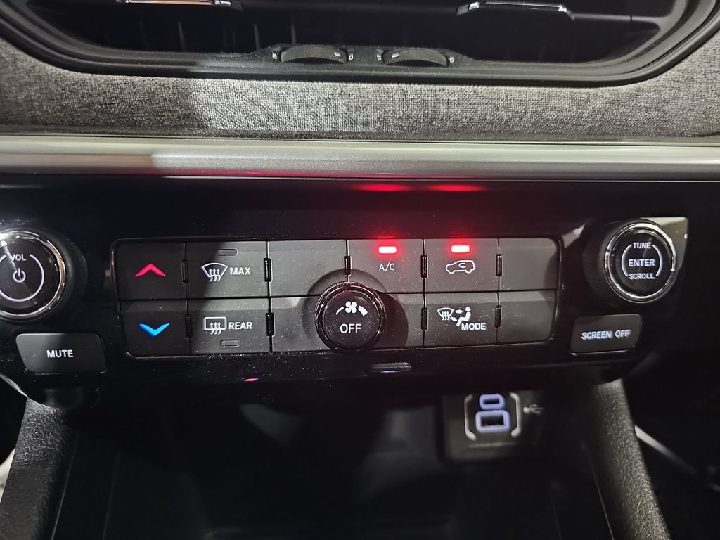 Used 2023 Jeep Compass Latitude AWD/4WD image 25