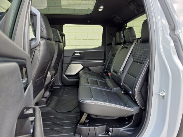 Used 2024 GMC Sierra EV Denali AWD/4WD image 40