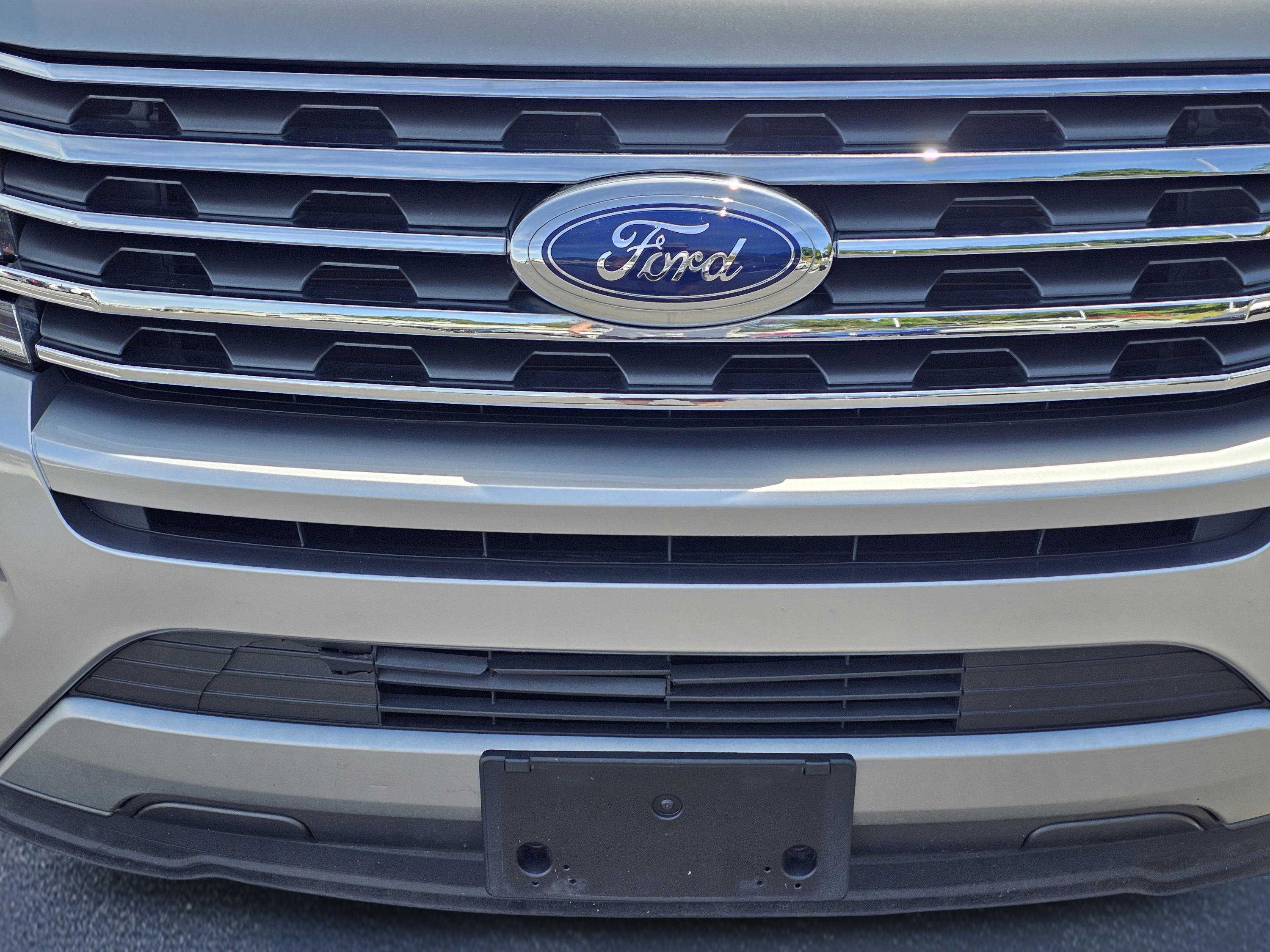 Used 2020 Ford Expedition XLT w/ Equipment Group 202A image 3