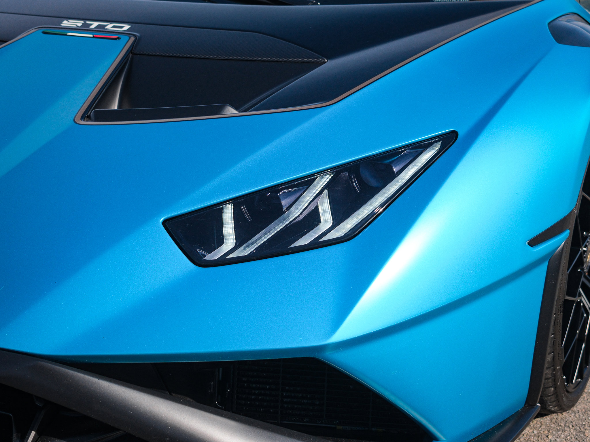 Used 2022 Lamborghini Huracan STO image 8