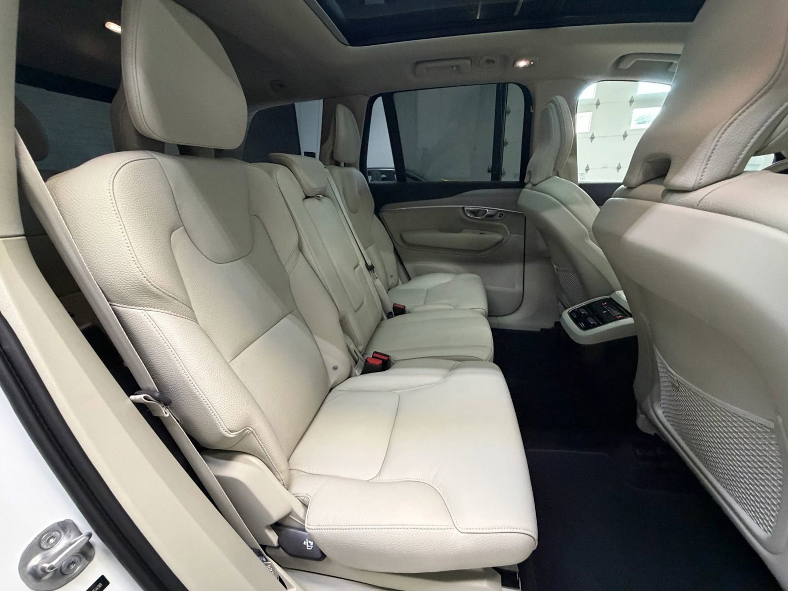 Used 2024 Volvo XC90 B5 Core AWD/4WD image 34