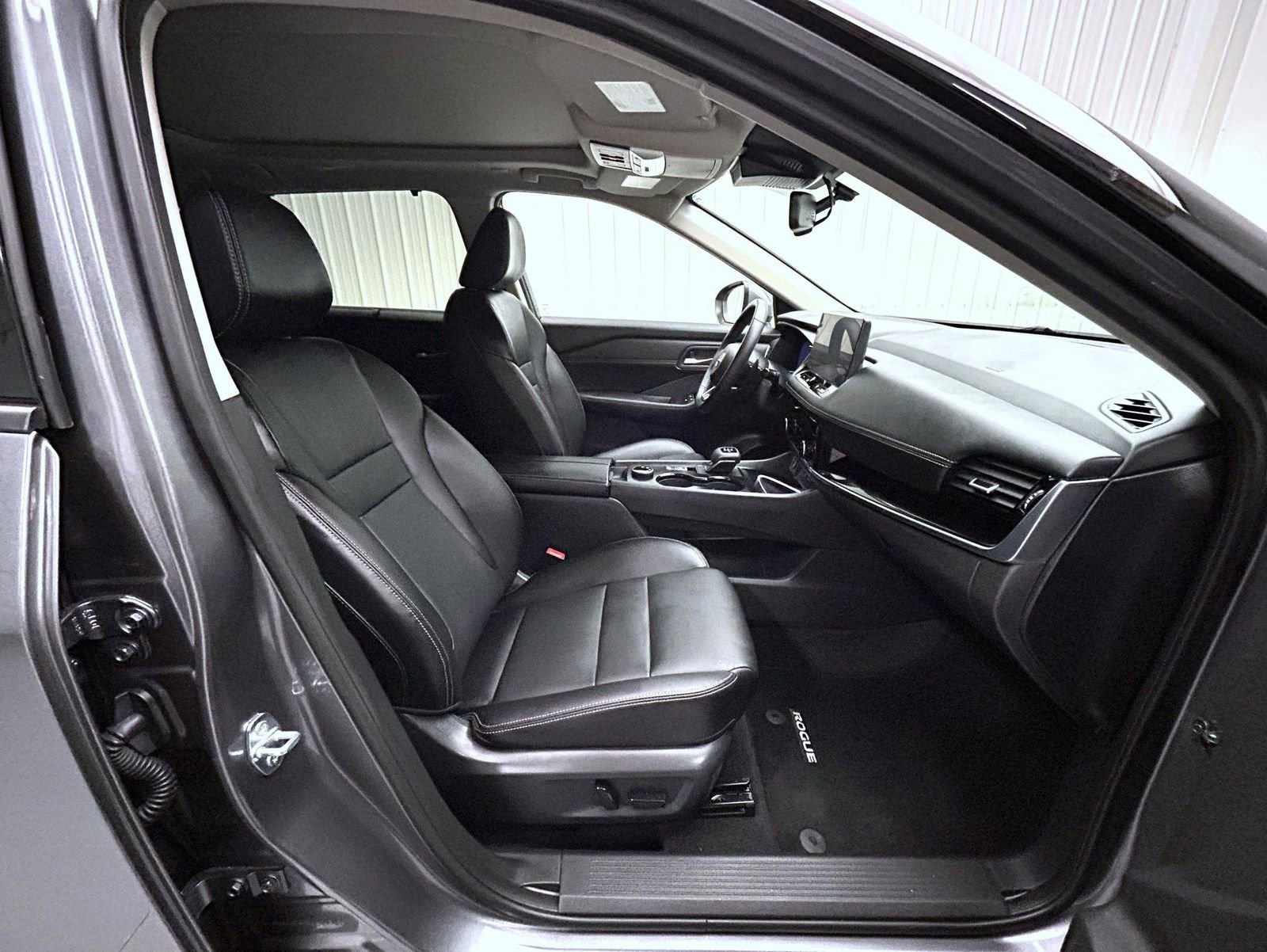 Used 2024 Nissan Rogue SL w/ SL Premium Package image 15