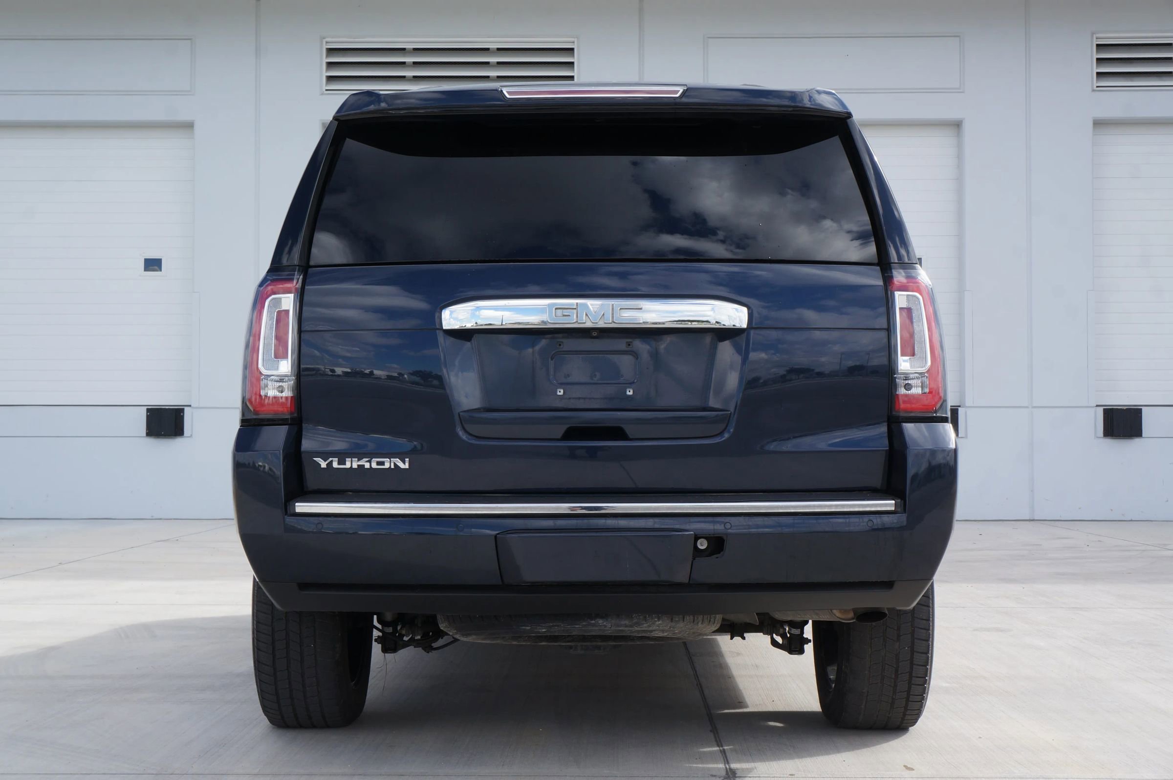 Used 2017 GMC Yukon Denali w/ Open Road Package image 11