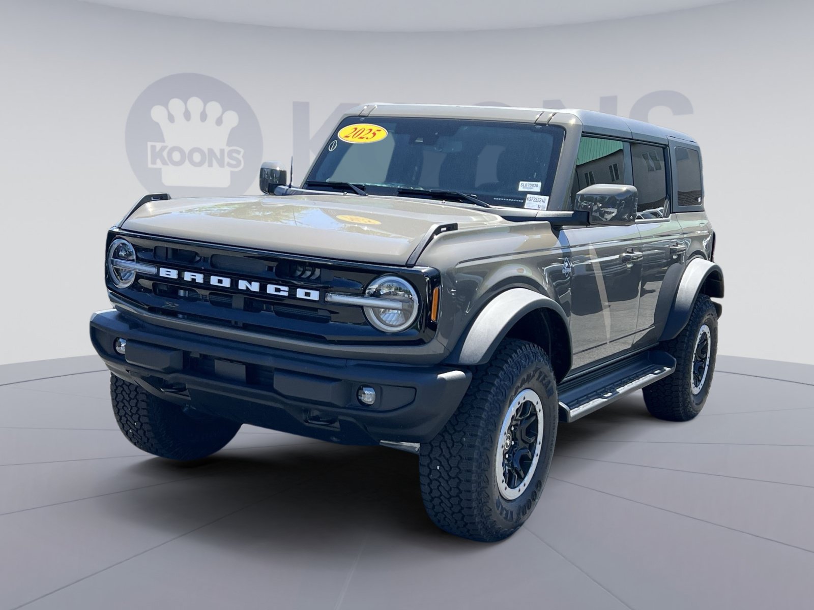 New 2025 Ford Bronco Outer Banks w/ Sasquatch Package AWD/4WD image 1