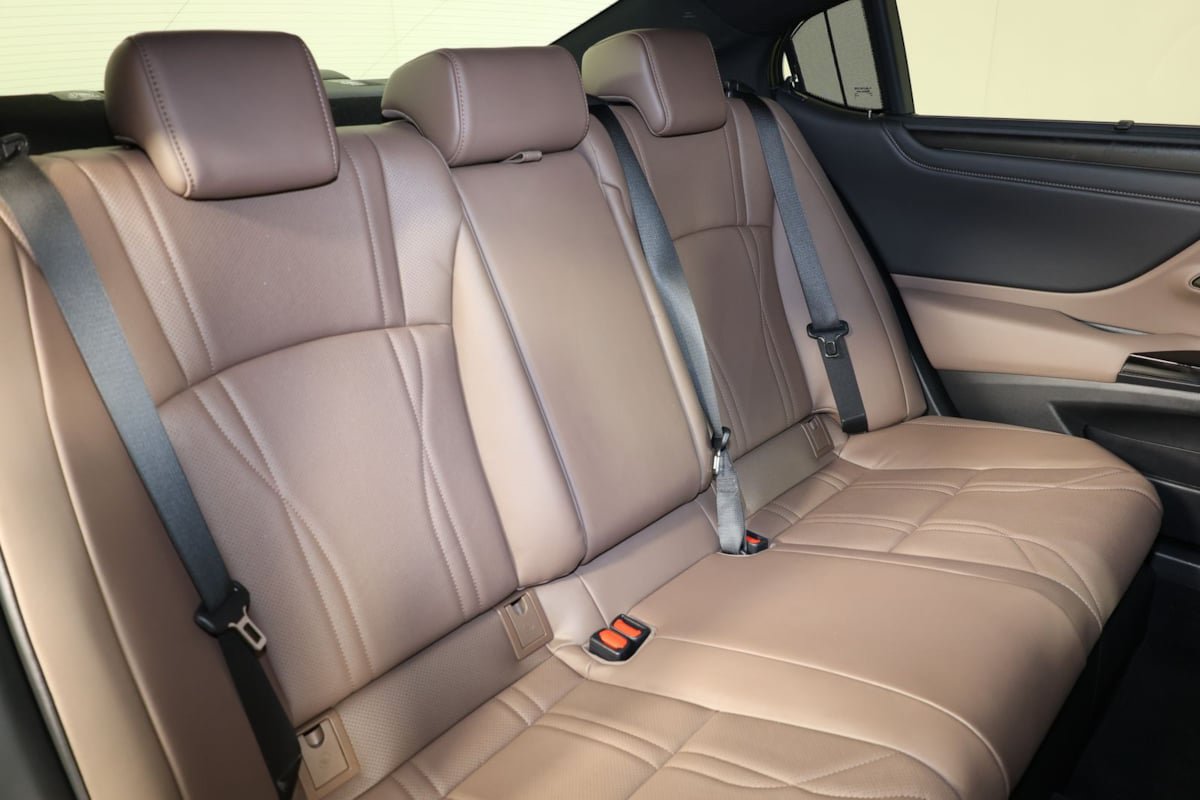 Used 2024 Lexus ES 300h Ultra Luxury w/ Accessory Package (Z2) FWD image 43