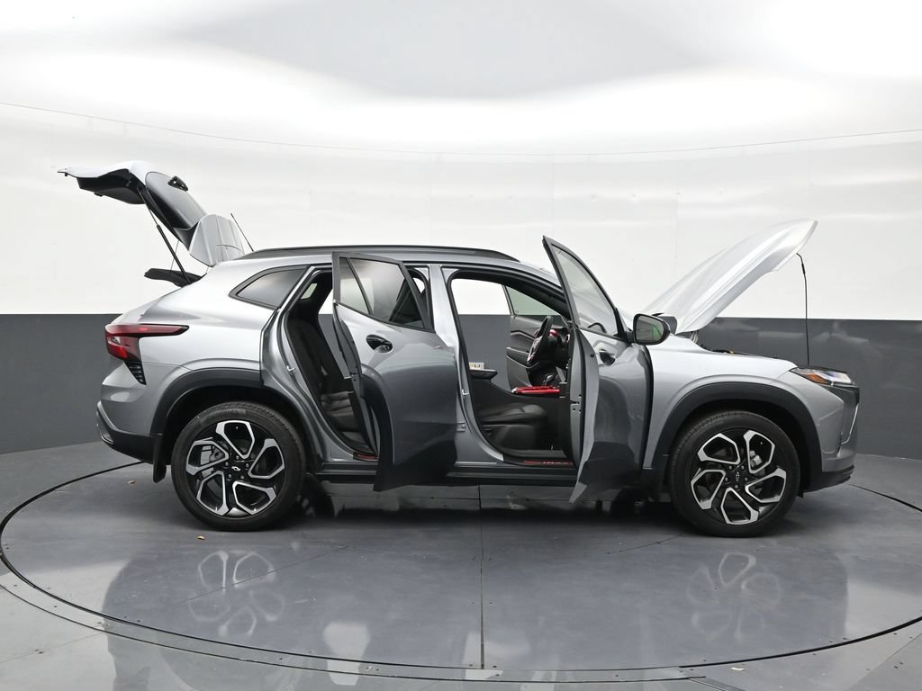 Used 2024 Chevrolet Trax RS w/ Driver Confidence Package FWD image 29