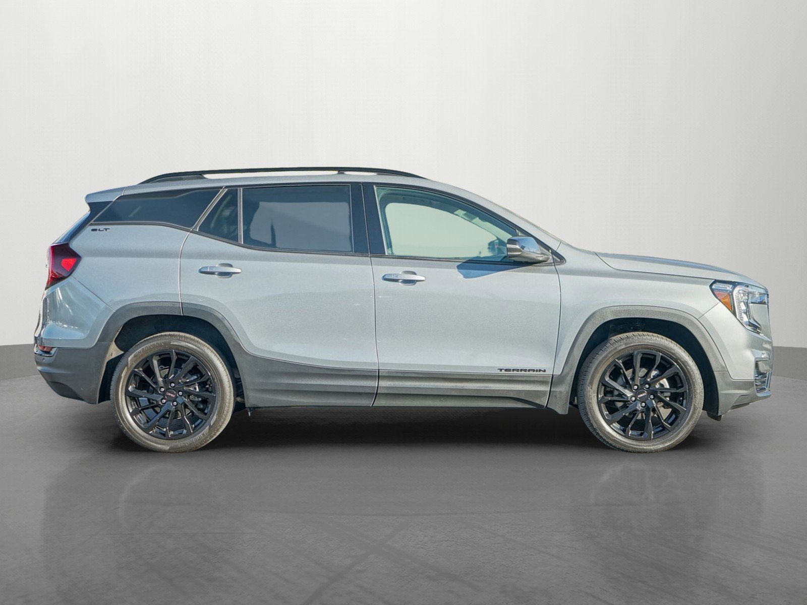 Used 2023 GMC Terrain SLT w/ Infotainment Package II image 8