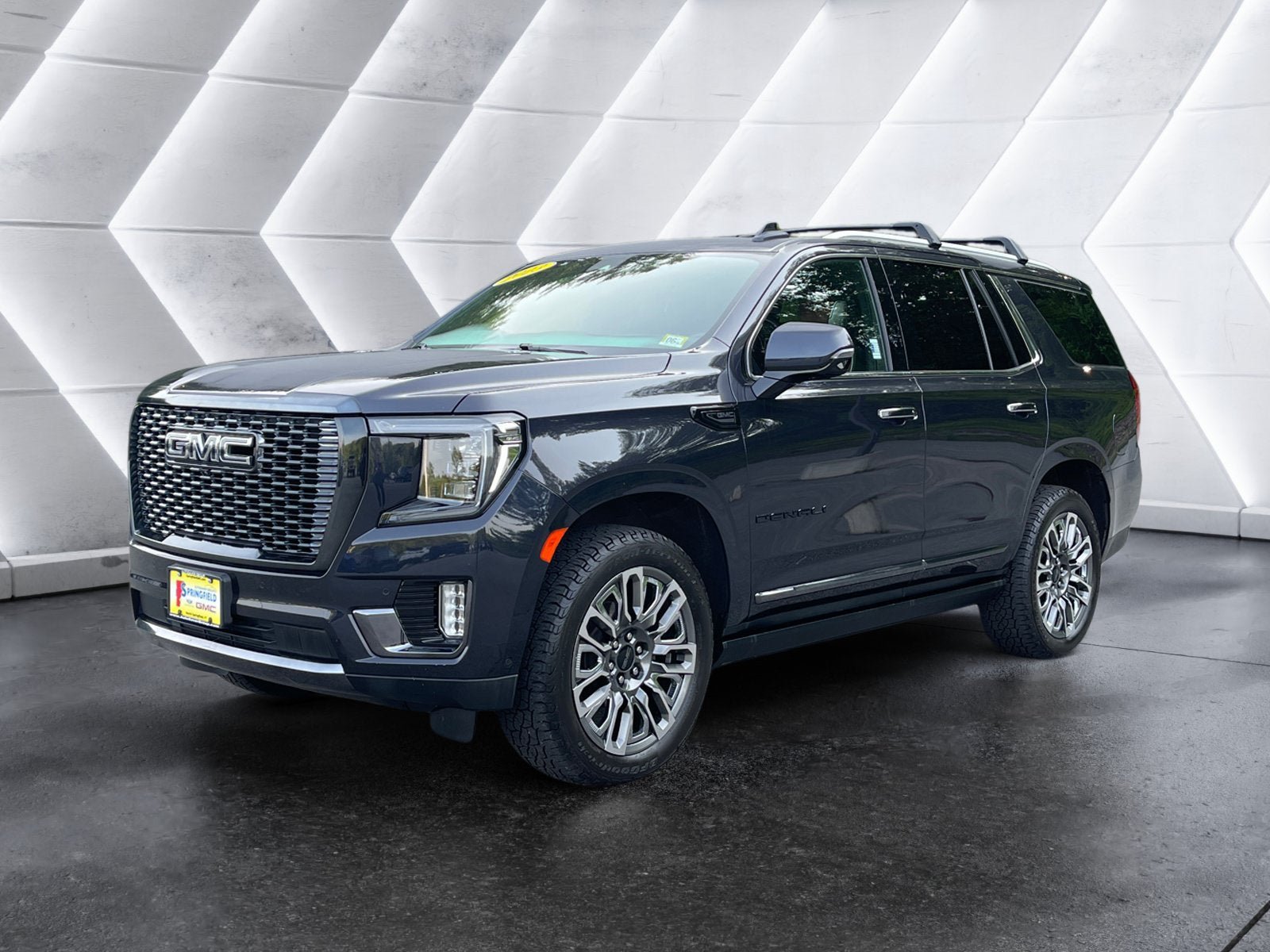 Used 2023 GMC Yukon Denali Ultimate w/ LPO, Floor Liner Package AWD/4WD image 2