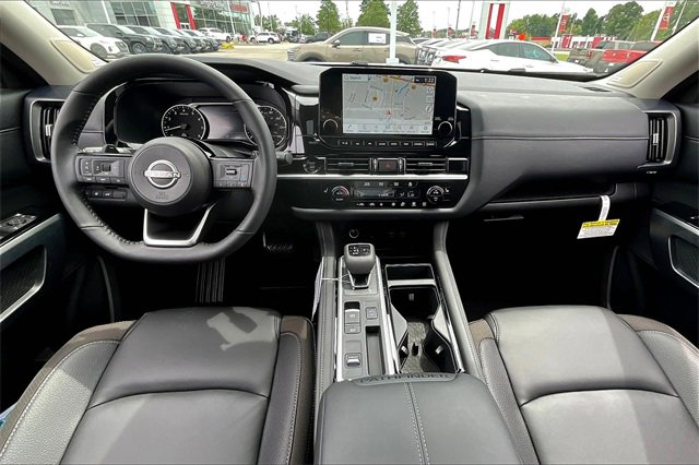 New 2025 Nissan Pathfinder SL w/ SL Premium Package image 5