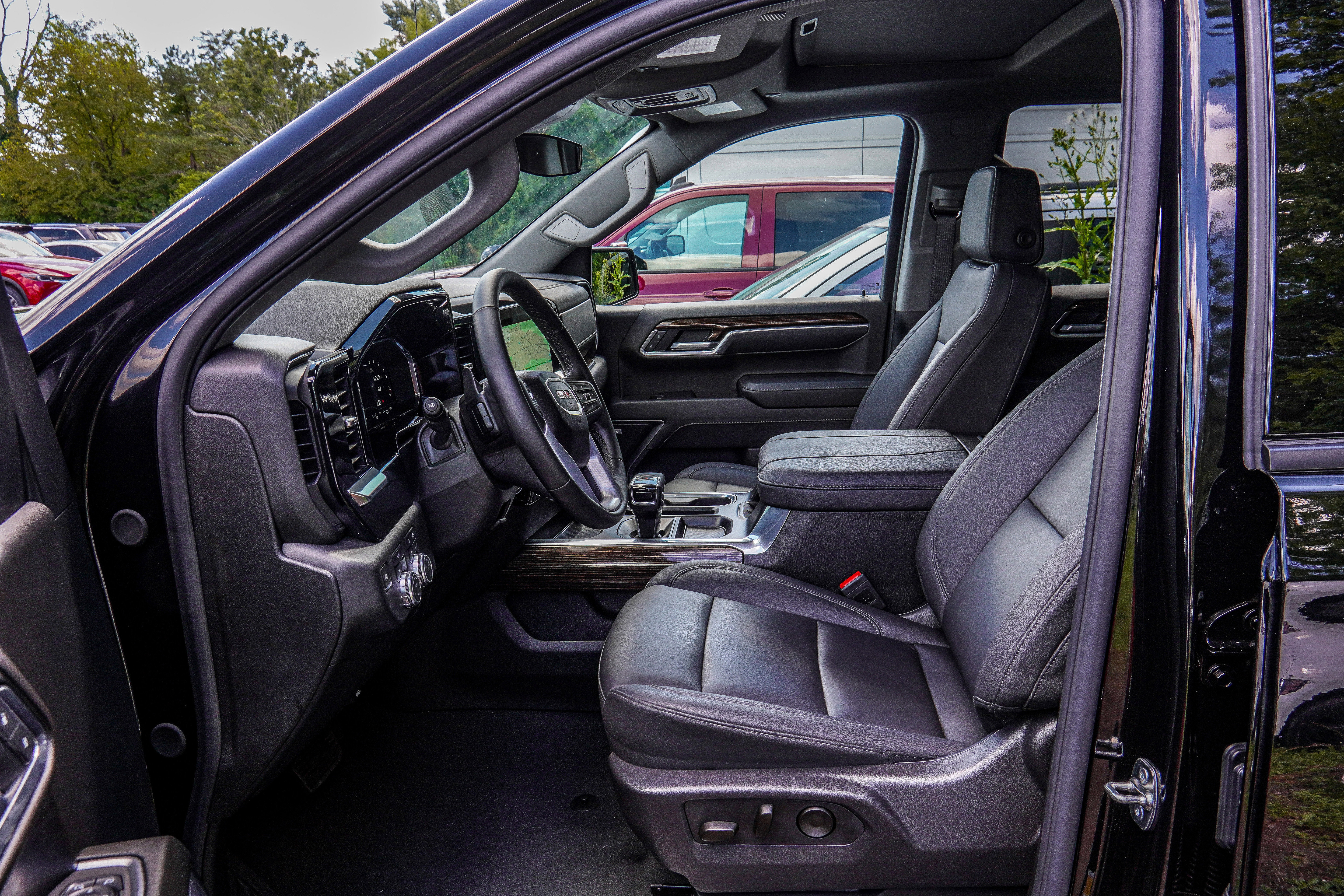 Used 2025 GMC Sierra 1500 Elevation w/ Elevation Premium Package image 18