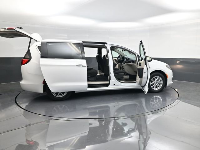 Used 2023 Chrysler Voyager LX image 55