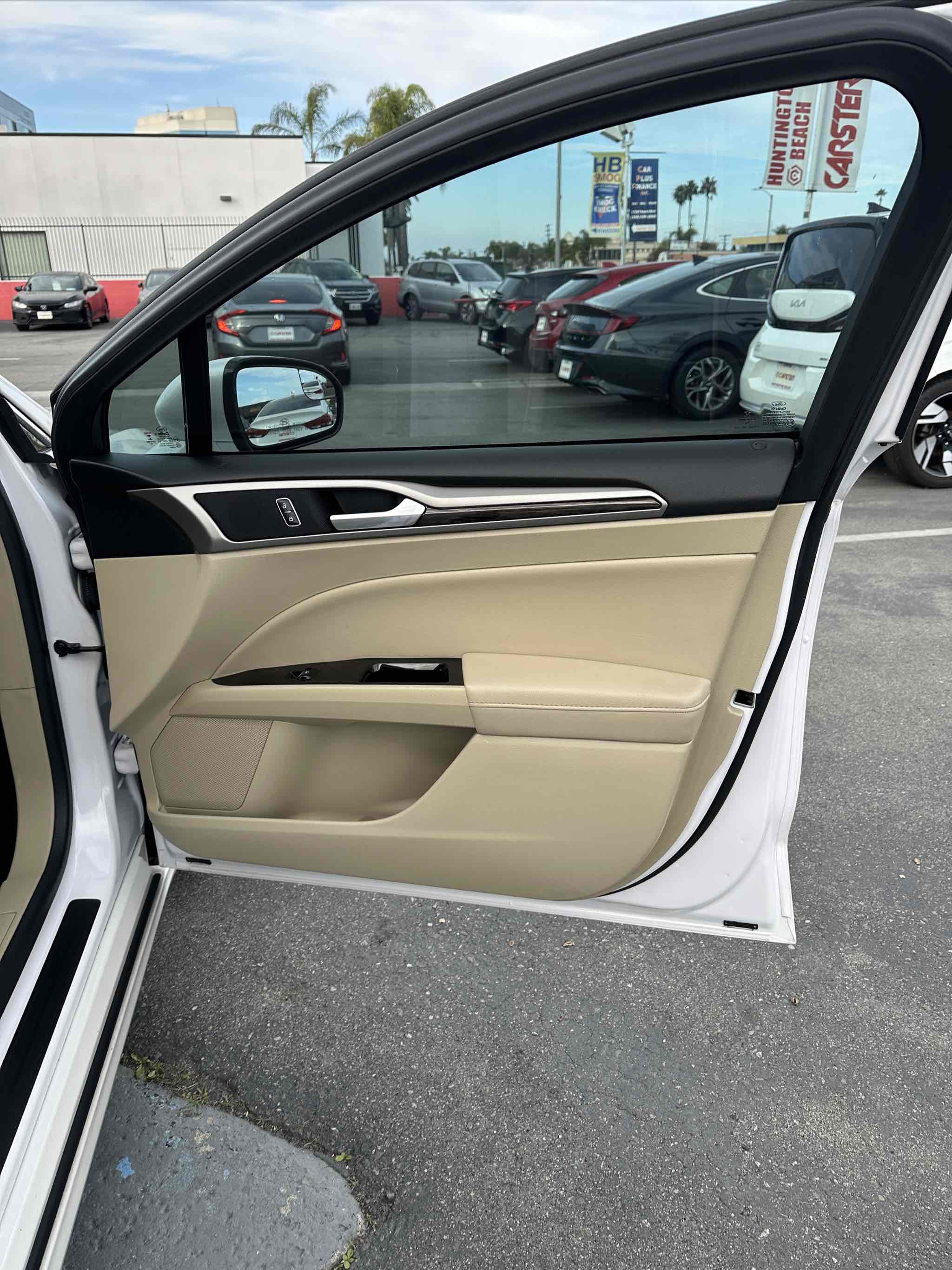 Used 2014 Ford Fusion SE w/ Equipment Group 202A image 24