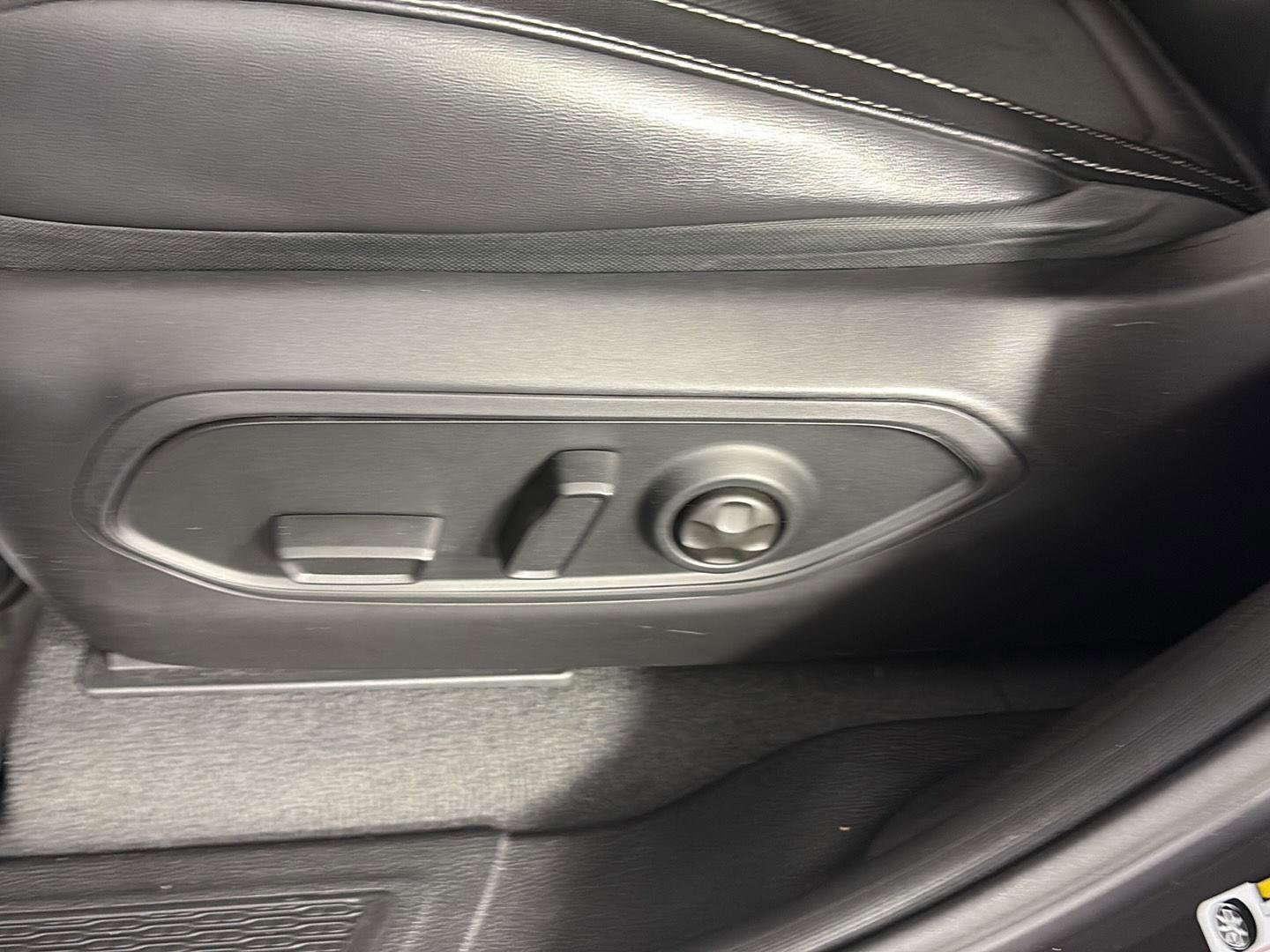 Used 2022 Jeep Grand Cherokee L Laredo image 25