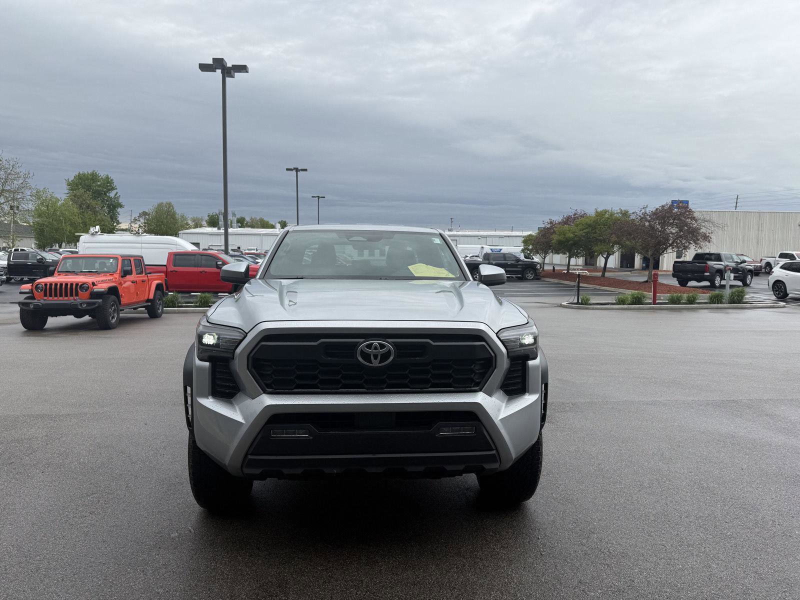 Used 2025 Toyota Tacoma TRD Off-Road AWD/4WD image 8