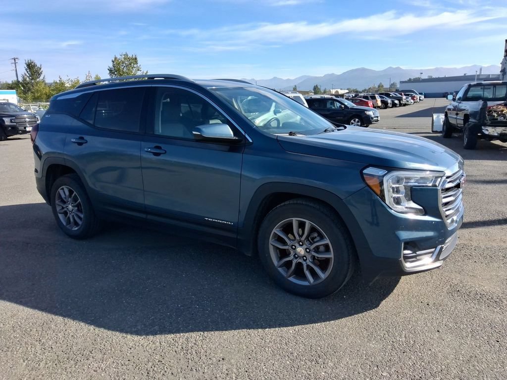 Used 2024 GMC Terrain SLT AWD/4WD image 2