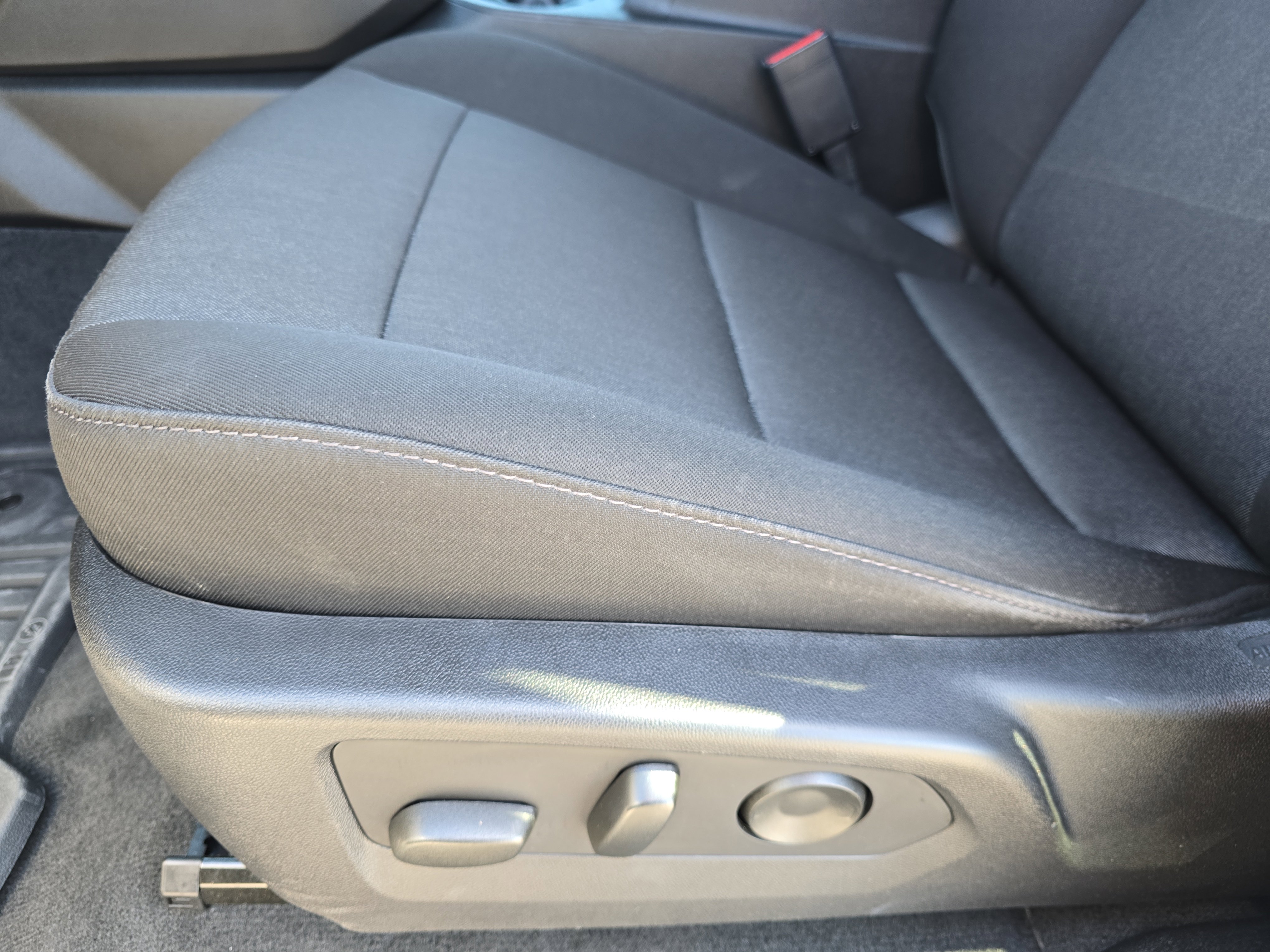 Used 2023 Chevrolet Colorado Trail Boss w/ Technology Package AWD/4WD image 29