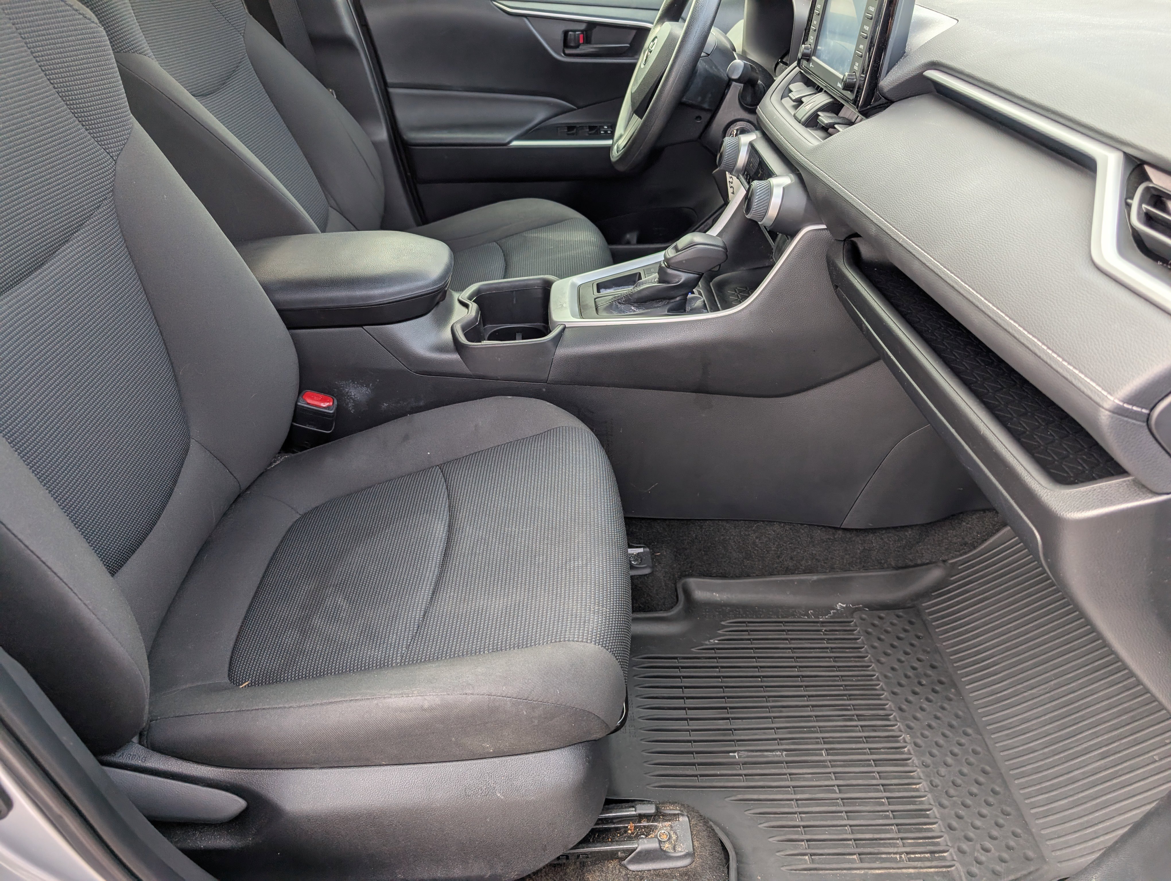 Used 2022 Toyota RAV4 LE image 24