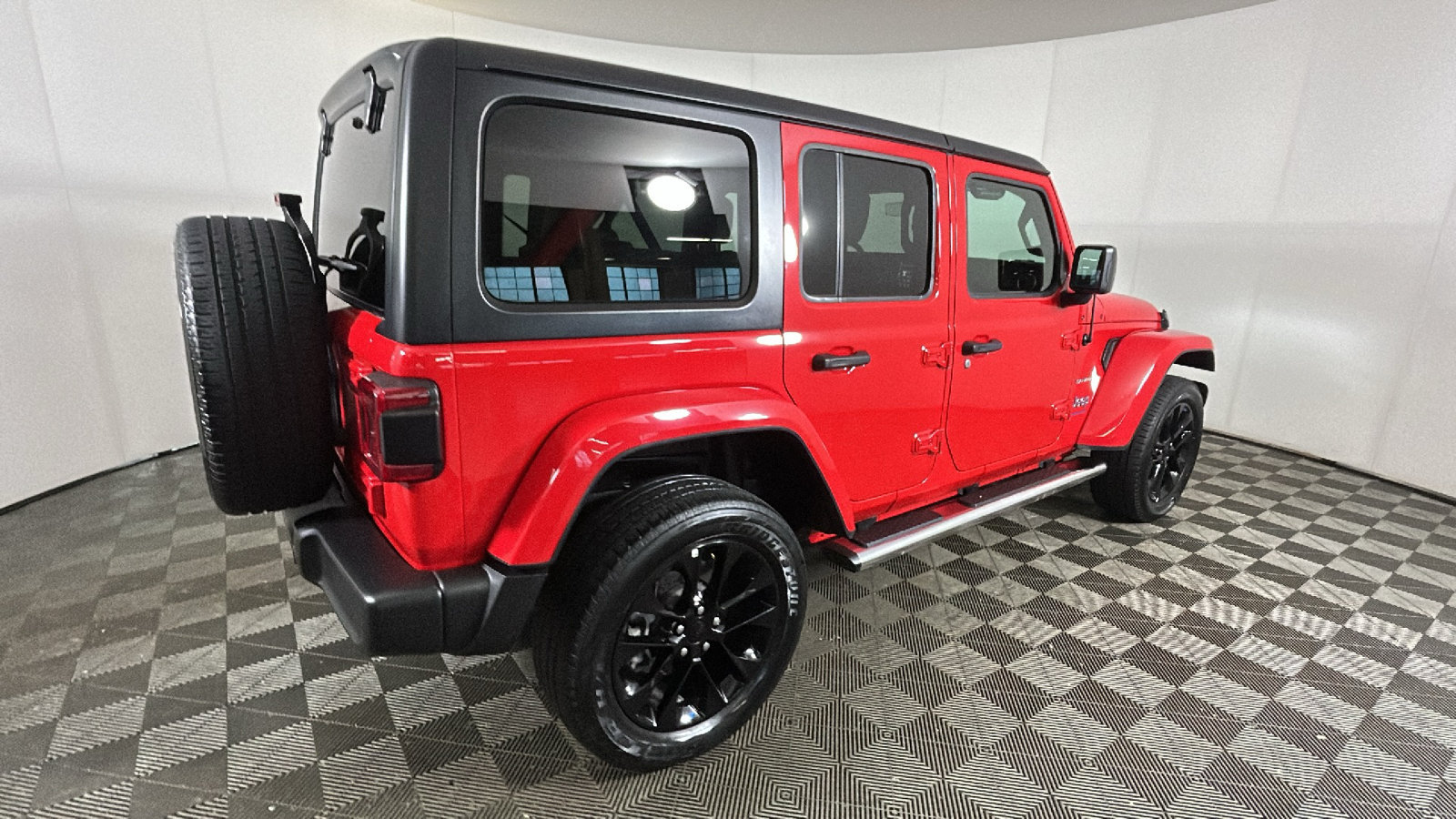 Used 2023 Jeep Wrangler Unlimited Sahara w/ Cold Weather Group AWD/4WD image 3