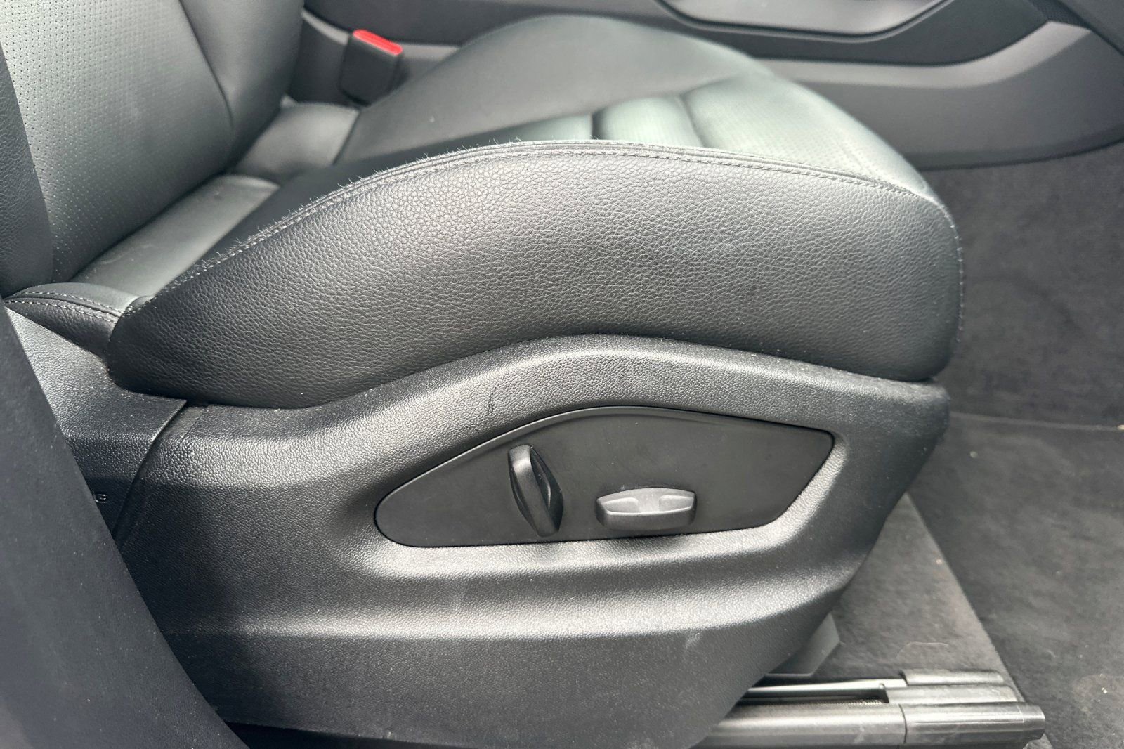 Used 2024 Porsche Cayenne image 23