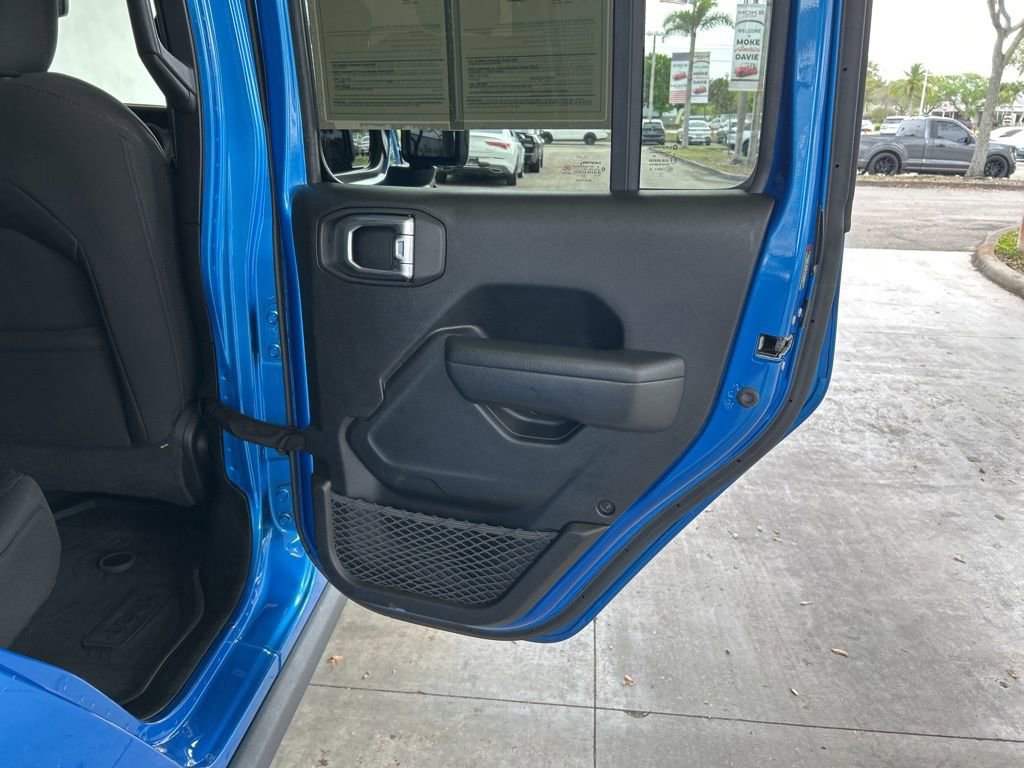 Used 2022 Jeep Gladiator Willys image 33