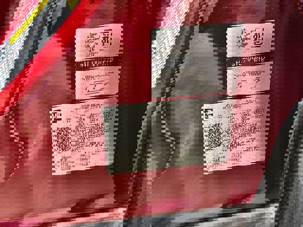 Used 2023 GMC Acadia SLT w/ Preferred Package image 34