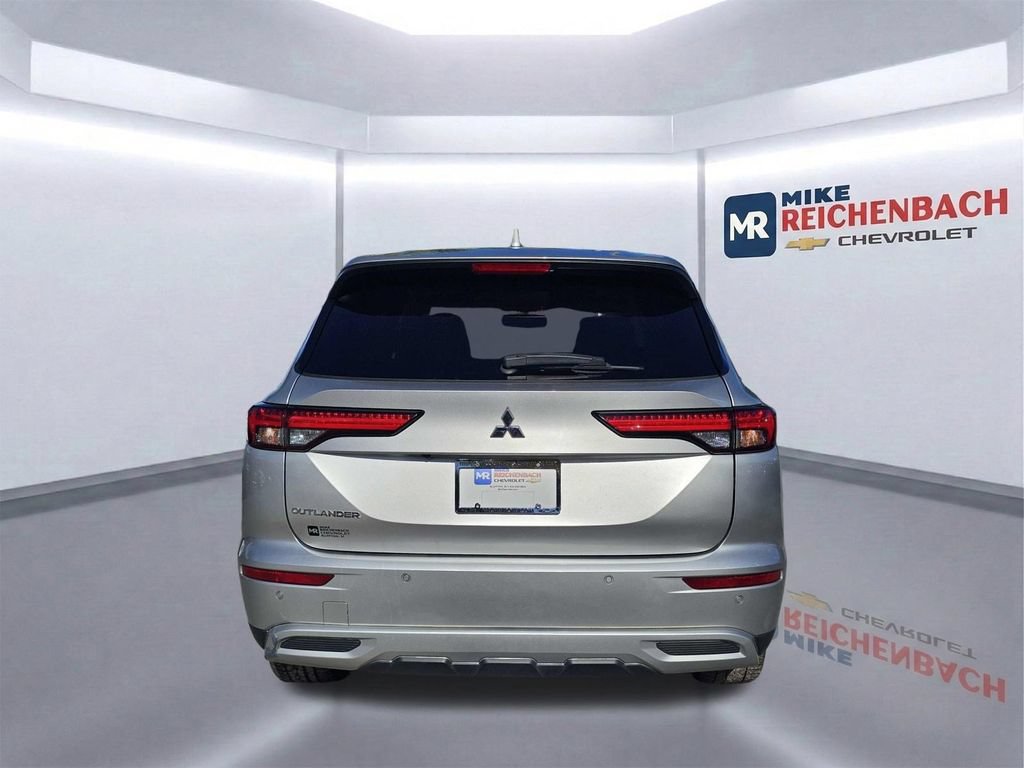 Used 2022 Mitsubishi Outlander SE FWD image 5