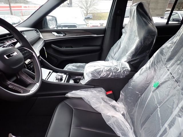 New 2025 Jeep Grand Cherokee Limited w/ Black Appearance Package image 12