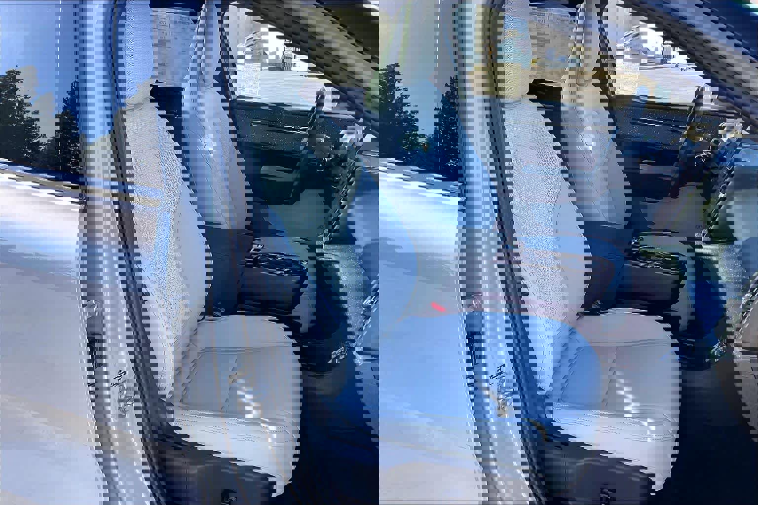 New 2025 Volvo EX30 Ultra w/ Protection Package Premier image 31