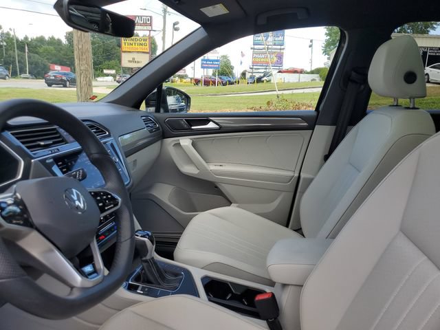 Certified 2024 Volkswagen Tiguan SE R-Line FWD image 24