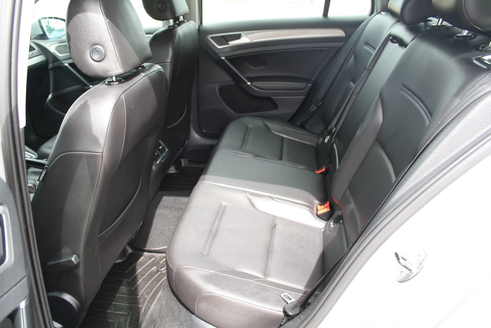 Used 2015 Volkswagen Golf SE w/ Lighting Package FWD image 19