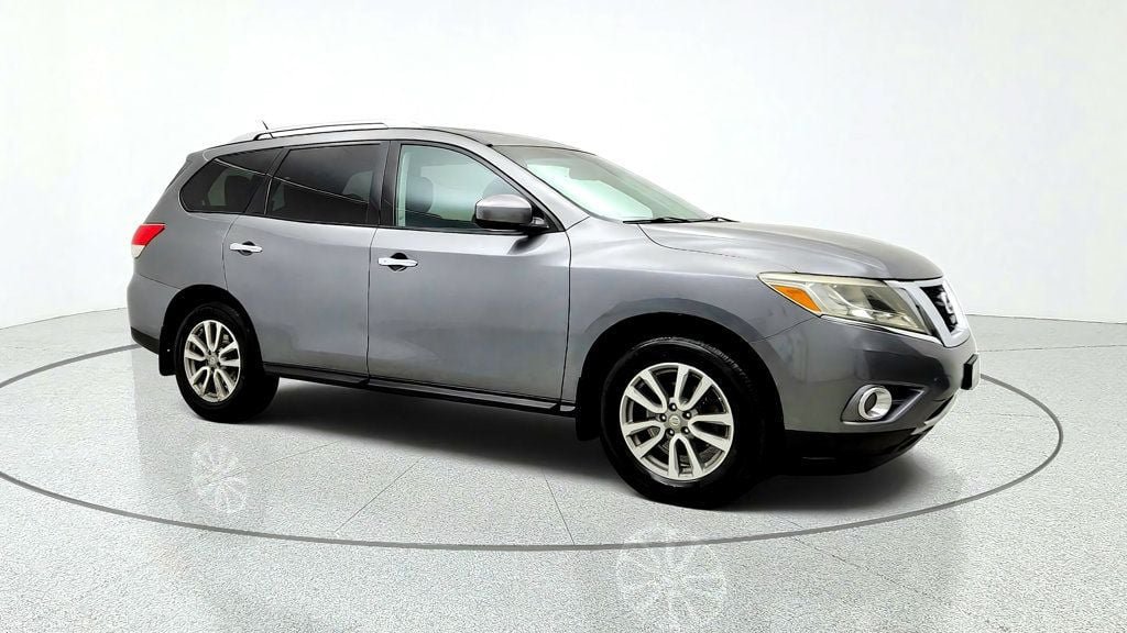 Used 2016 Nissan Pathfinder SV AWD/4WD image 3