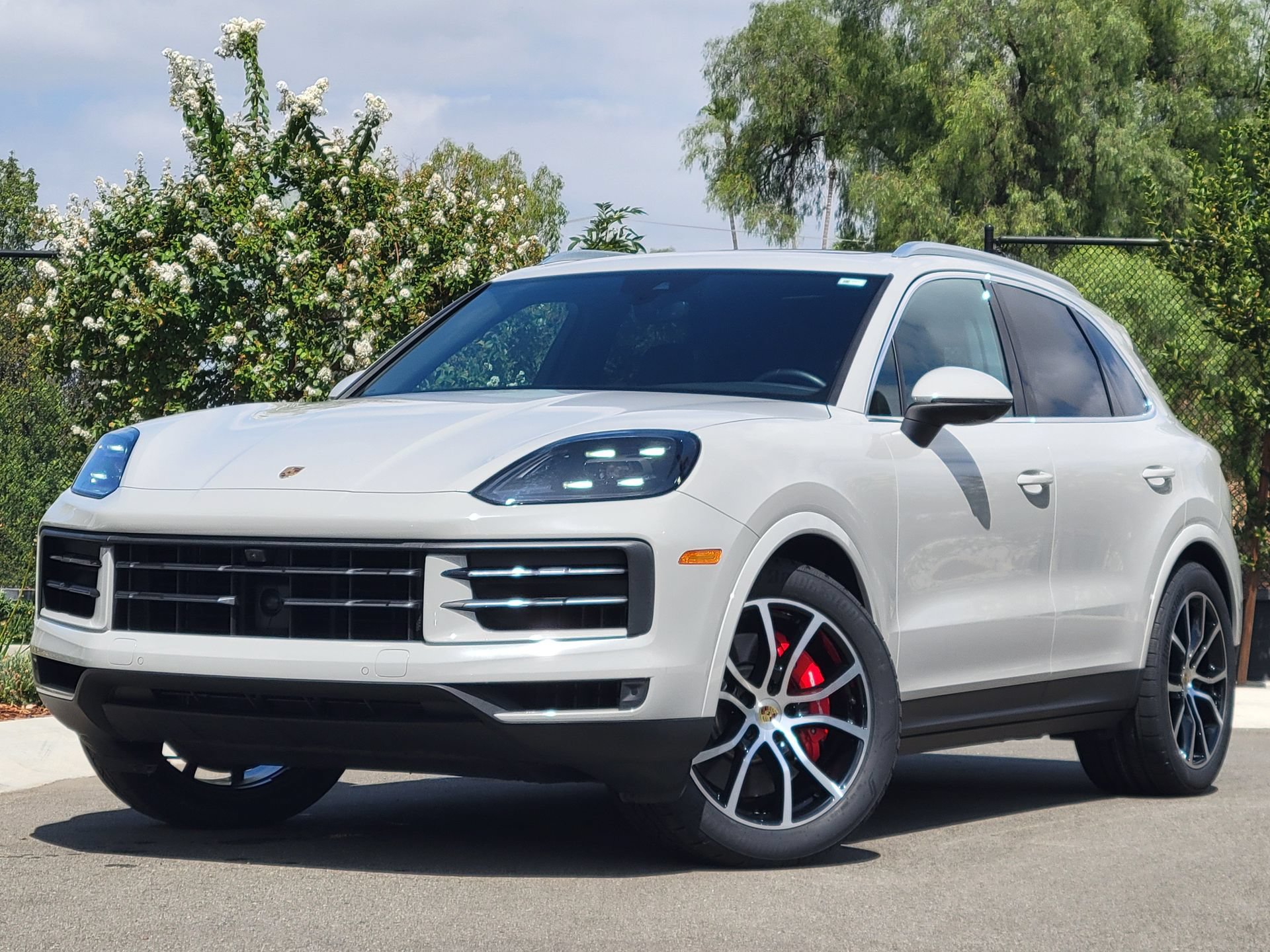 Certified 2024 Porsche Cayenne S AWD/4WD image 1