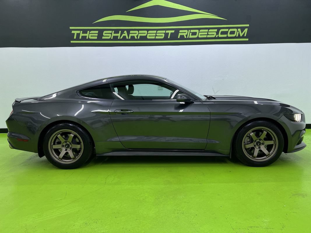 Used 2017 Ford Mustang Coupe RWD image 11