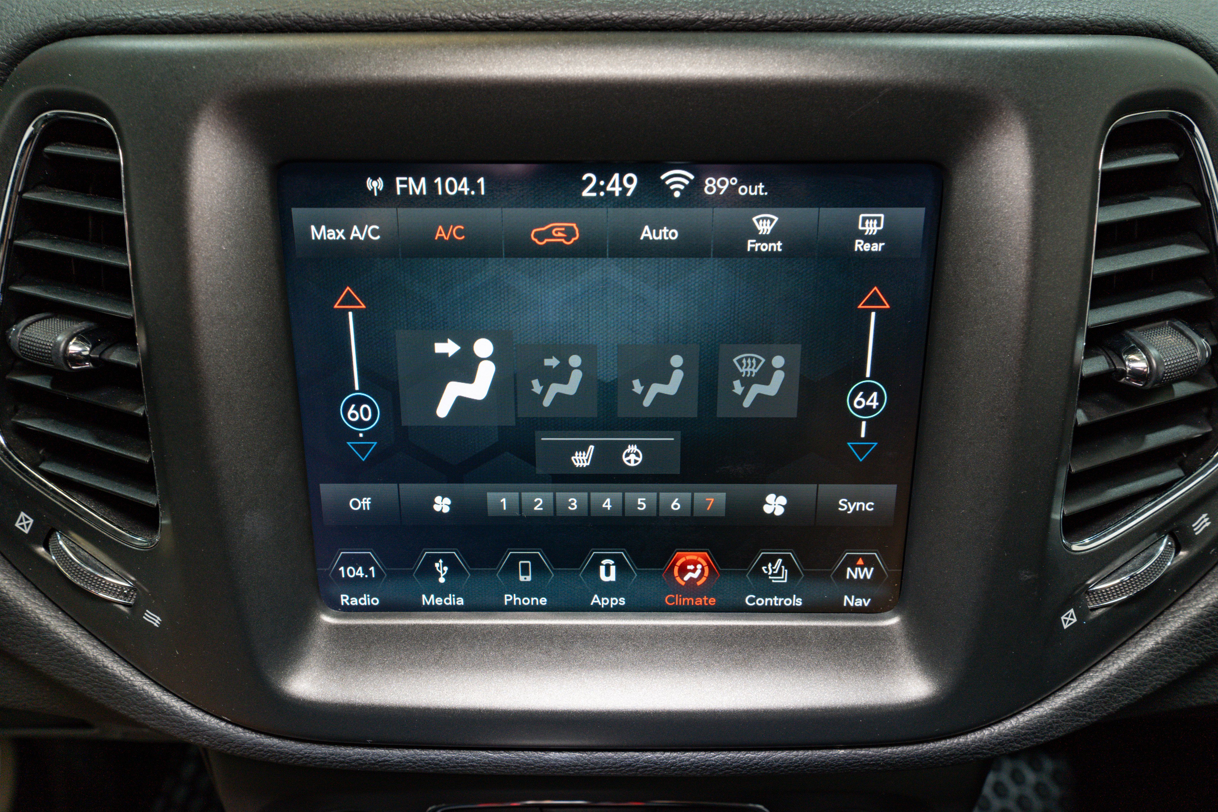 Used 2019 Jeep Compass Trailhawk w/ Cold Weather Group image 18